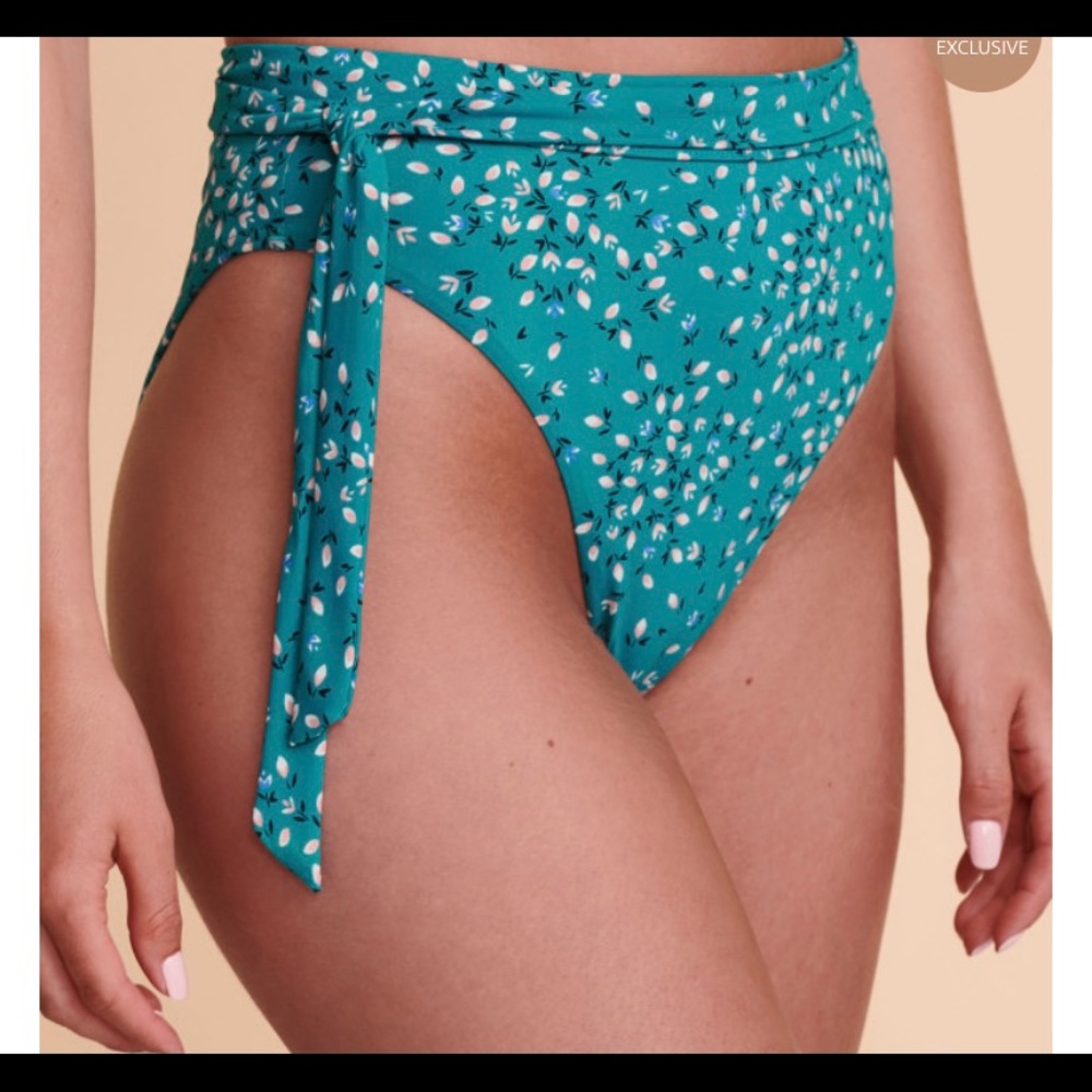 Billabong floral bikini swimsuit bottoms